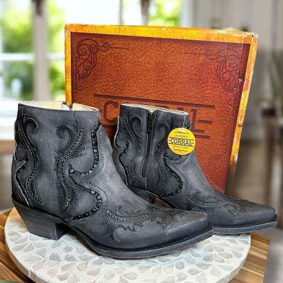 Corral $325 G1381 LD Grey Studs Overlay Ankle Boots Snip Toe Western Cowgirl Wom - Picture 5 of 13